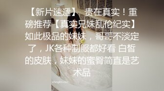 兄弟出差，让我照顾一下他女朋友，买点水果去到家里，就被她女友把我给摁下狠狠艹了一次！屁股是真的漂亮！