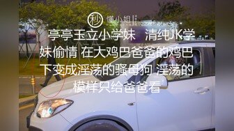 小宝寻花约了个牛仔裤网红萌妹啪啪，舌吻调情洗完澡骑乘抱着猛操，呻吟娇喘非常诱人