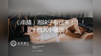 家庭摄像头偷窥，这少妇不得了，波霸不夸张，巨乳威风挺挺不下垂，走起来上下规律动荡，脱光光和小儿子一块洗澡！