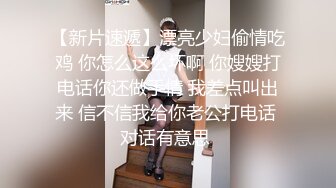 美女如云的韩国女厕偷拍人品不错的羽绒服美眉尿完仔细的擦拭厕板