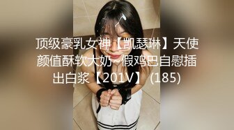 【新片速遞】  长发骚货长的不赖，活还好展现绝活，女上位骑乘无套啪啪侧入，暴力打桩内射