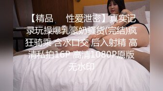 西装性感黑衣妹子啪啪，口交舔弄脱掉内裤掰穴上位快速抽插