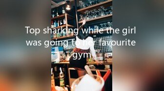 Top sharking while the girl was going to her favourite gym