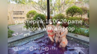 givemepink.18.06.20.pamela.alone.with.a.laptop