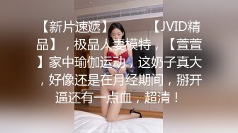 商场女厕全景厕拍连衣裙披肩发美少妇 肥逼粉唇很干净